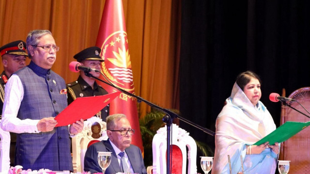 La présidente du Parlement, Shirin Sharmin Choudhury et le président élu du Bangladesh, Mohammed Shahabuddin. Crédit photo: Bureau du Premier ministre du Bangladesh / AFP