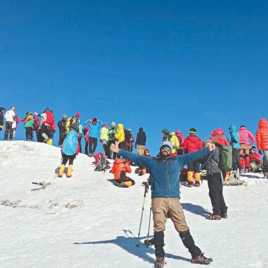 Yabancı turistler Ağrı Dağı zirvesinde
