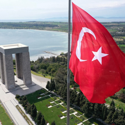 
Şehitler Abidesi'nde Çanakkale Kara Savaşları'nın 108'inci yılında tören düzenlendi