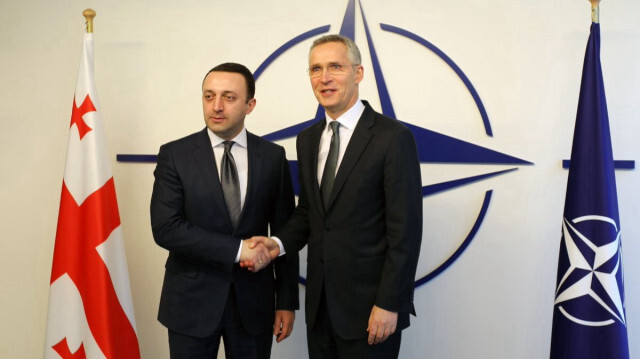 Gürcistan Başbakanı Garibaşvili NATO Genel Sekreteri Stoltenberg ile bir araya geldi. 