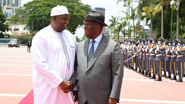 Le Président gambien Adama Barrow (à gauche) a été accueilli par le Président ivoirien Alassane Ouattara (à droite) au palais présidentiel d'Abidjan. Crédit photo: Issouf SANOGO / AFP