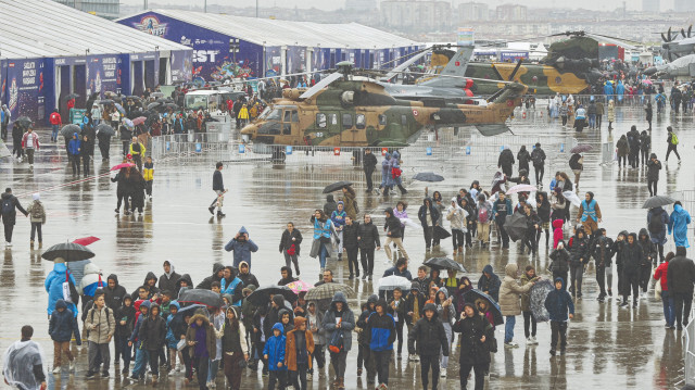 İstanbul’da yağmurlu havaya rağmen vatandaşlar Teknofest’e akın etti. 
