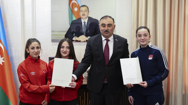 Посол Азербайджана в Турции Рашад Мамедов принял в посольстве турецких тяжелоатлетов завоевавших медали на чемпионате Армении.
