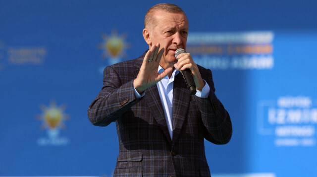 Cumhurbaşkanı Recep Tayyip Erdoğan, partisince İzmir Gündoğdu Meydanı'nda düzenlenen mitinge katılarak vatandaşlara hitap etti.
