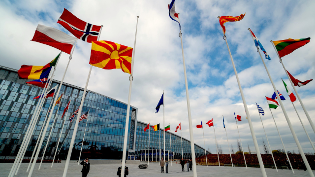 Finlandiya bayrağı NATO karargahına törenle çekilecek.