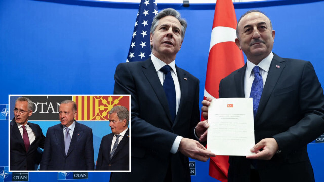 Bakan Çavuşoğlu, ABD Dışişleri Bakanı Blinken'e Finlandiya’nın NATO’ya katılım onay belgesini teslim etti.