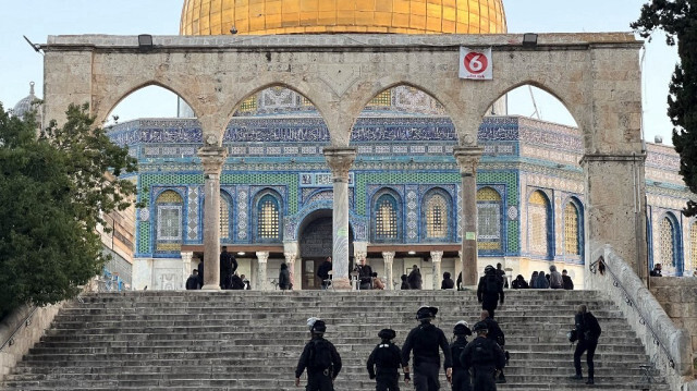 La police israélienne dans l'enceinte de la mosquée Al-Aqsa à Jérusalem. Crédit photo: AHMAD GHARABLI / AFP