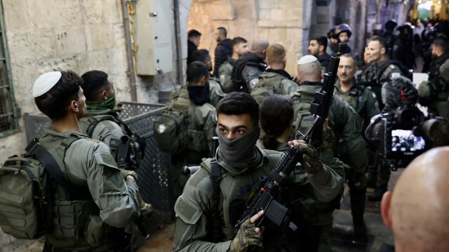 La police israélienne a effectué des incursions dans la mosquée Al-Aqsa, à Jérusalem en Palestine, les 4 et 5 avril 2023. Crédit photo: AA