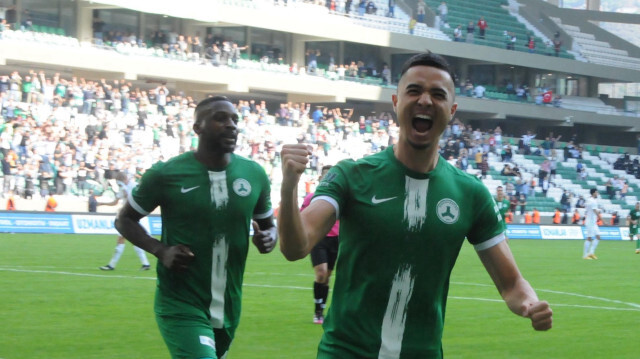 Joe Champness Giresunspor kariyerinde 13 maça çıktı ve 4 gol attı 