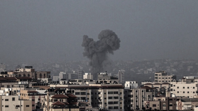 L'armée d'occupation israélienne lance des raids aériens sur des cibles dans la Bande de Gaza. Crédit photo: AA