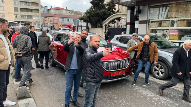 Sultanbeylili vatandaşlardan Togg otomobiline yoğun ilgi