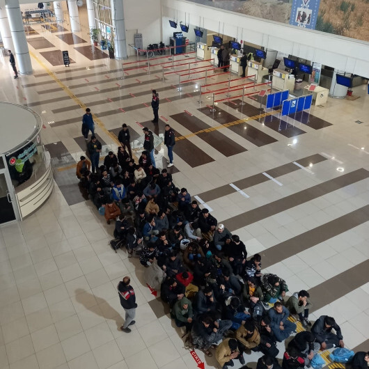 Ağrı’da 365 Afgan göçmen sınır dışı edildi