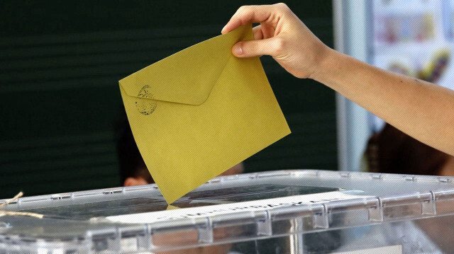 Yüksek Seçim Kurulu (YSK), yurt dışında toplam 697 bin 577 kişinin oy kullandığını açıkladı.