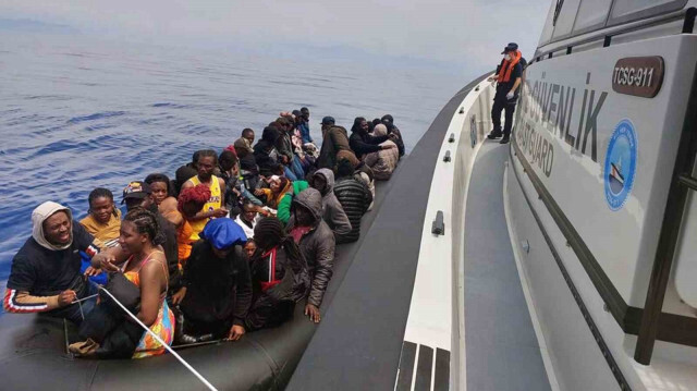 Yunanistan'ın ölüme ittiği 46 göçmen Muğla açıklarında kurtarıldı.