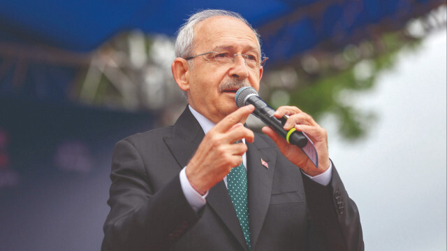 Kemal Kılıçdaroğlu, Sakarya mitinginde FETÖ’ye selam çaktı. 