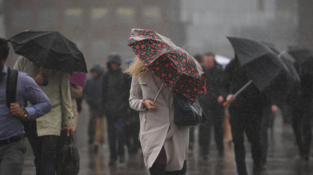 Meteorolojiden batı kesimlerde yarın için sağanak uyarısı.