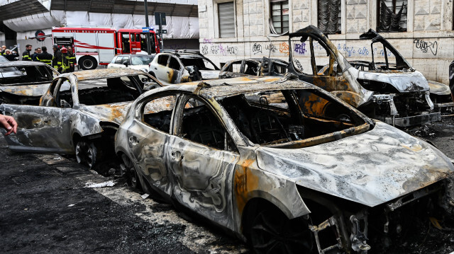 Les pompiers italiens sur le lieu de l'explosion à Milan en Italie, le 11 mai 2023. Crédit Photo: AA