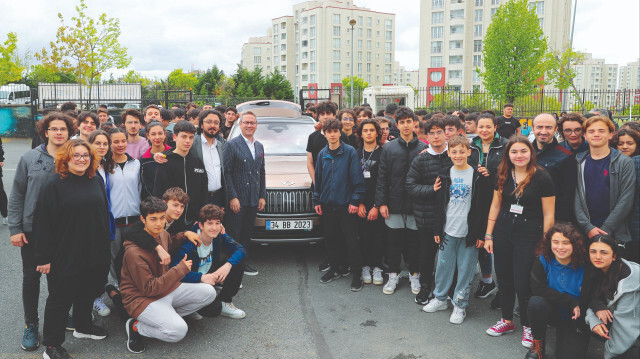 "Gençlerle Birlikte, Daha Güçlü” programı için Başakşehir Belediye Başkanı Yasin Kartoğlu gençlerle buluştu.