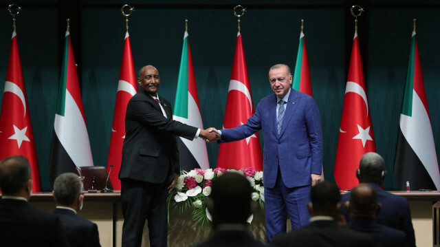 Cumhurbaşkanı Erdoğan Sudan Egemenlik Konseyi Başkanı El-Burhan ile görüştü.