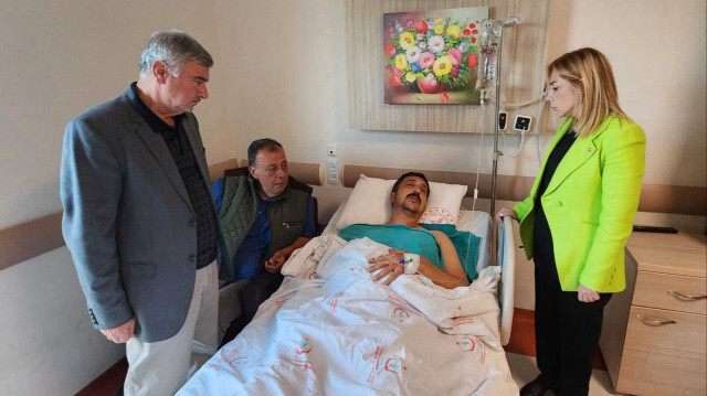 AK Parti mahalle temsilcisi Metin Şahin, kahvehanede çıkan kavgada bıçakla yaralandı.