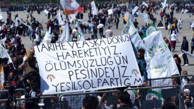 HDP'nin Yenikapı mitinginde açılan pankart