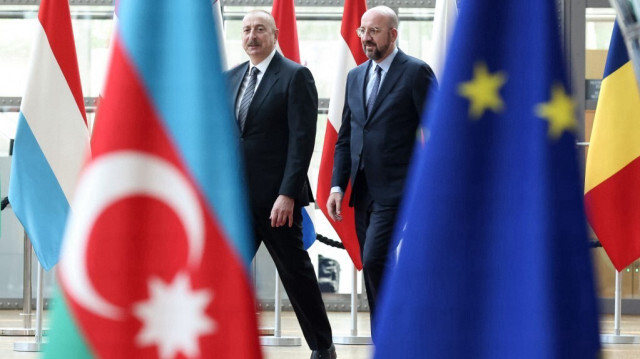 Le président de l'Azerbaïdjan Ilham Aliyev et le président du Conseil européen Charles Michel. Crédit photo: Kenzo TRIBOUILLARD / AFP