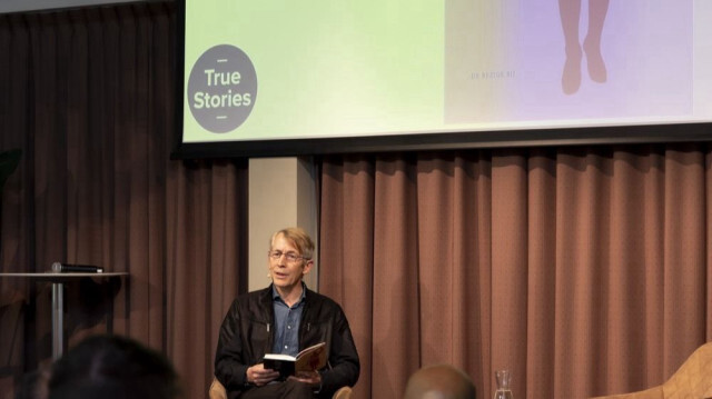 Chris de Stoop, lors de la présentation de son livre "True Stories" en juin 2022. Crédit photo : Sa page facebook (archive)