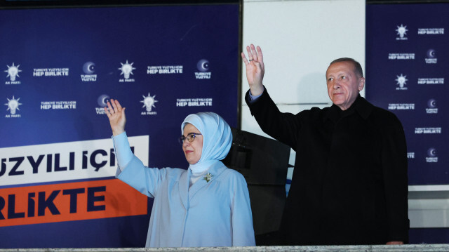 Le Président turc Recep Tayyip Erdogan, accompagné de son épouse, Emine Erdogan, à Ankara en Türkiye, le 15 mai 2023. Crédit photo: AGENCE ANADOLU