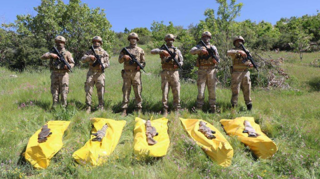 Bakan Soylu: Şırnak Bestler Dereler Bölgesi'nde başlatılan operasyonda toplam 5 terörist sarı torbada.