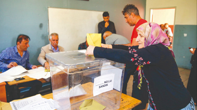 Diyarbakır'da vatandaşlar 14 Mayıs seçimleri için oy kullandı. 