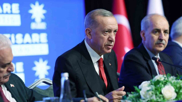 Erdoğan, AK Parti İstanbul İl Başkanlığının Sütlüce binasındaki istişare toplantısına katıldı.