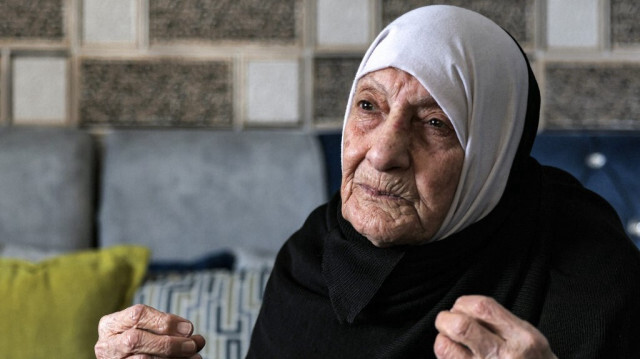 Amina al-Dabaï, l'une des 5,9 millions de réfugiés palestiniens, raconte son histoire lors d'un entretien au camp de Rafah, dans le sud de la bande de Gaza, le 12 avril 2023. Crédit photo: MAHMUD HAMS / AFP