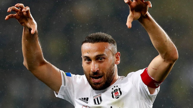 Cenk Tosun Beşiktaş kariyerinde 4 kupa kazandı. 