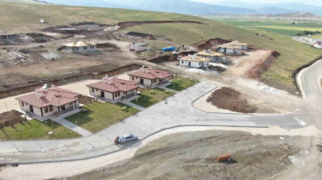 Depremin vurduğu Nurdağı’nda köy evlerinde sona gelindi
