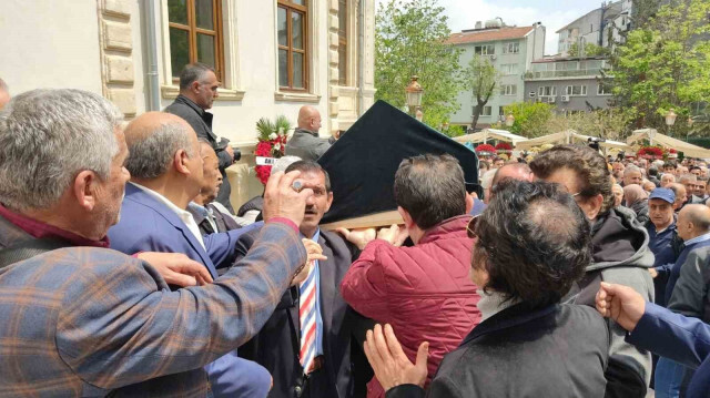  Cenazede usta sanatçının ailesi taziyeleri kabul etti.