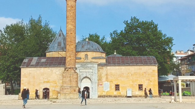Kırşehir, Ahî Evran adına yaptırılan cami ve türbe.