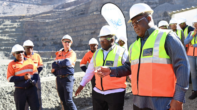 Le président de la République démocratique du Congo, Felix Tshisekedi (à droite), visite la mine de diamants de Jwaneng, le 11 mai 2023. Crédit Photo: Monirul BHUIYAN / AFP

