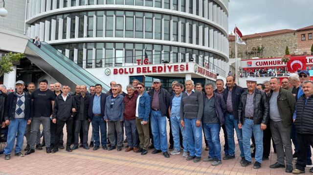 Bolu Belediyesi'nde çalışan 138 işçi, tazminatlarının ödenmediğini belirterek tepki gösterdi.