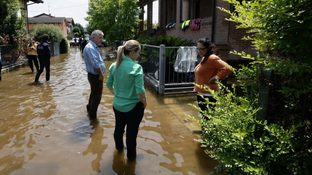 La Première ministre italienne, Giorgia Meloni, inspecte les zones où les eaux ne se sont pas encore retirées dans le centre-nord de l'Italie. Crédit photo: AA