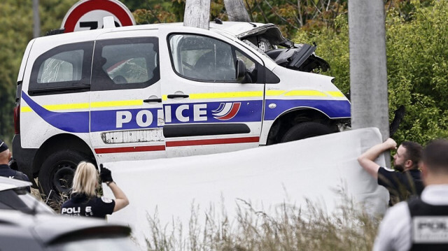 Le véhicule de police accidenté, impliqué dans un accident de la route ayant causé la mort de quatre personnes dont trois policiers, à Villeneuve-d'Ascq, dans le nord de la France, le 21 mai 2023. Crédit photo: SAMEER AL-DOUMY / AFP