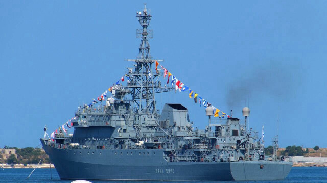 TürkAkım ve Mavi Akım'ı koruyan Rus donanmasına ait savaş gemisi.
