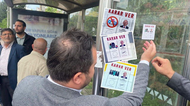 AK Parti İlçe Başkanı Muhammet Gökmen, kin, nefret ve ayrımcılık içerdiği gerekçesiyle afişler hakkında suç duyurusunda bulundu. 