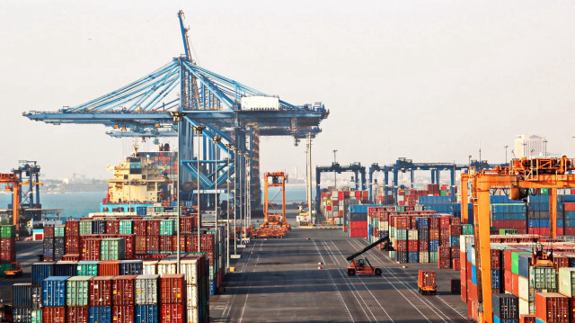 فائض تجارة السعودية يهبط 39.2 بالمئة في الربع الأول