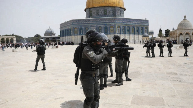 عشرات المستوطنين يقتحمون المسجد الأقصى تحت حراسة مشددة