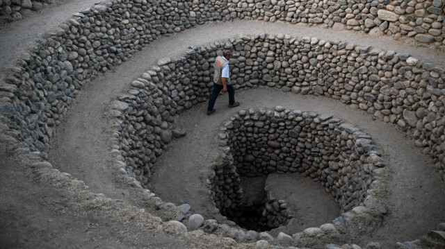 L'intérieur de l'un des aqueducs de Cantalloq à Nazca, dans le sud du Pérou. Crédit photo: ERNESTO BENAVIDES / AFP