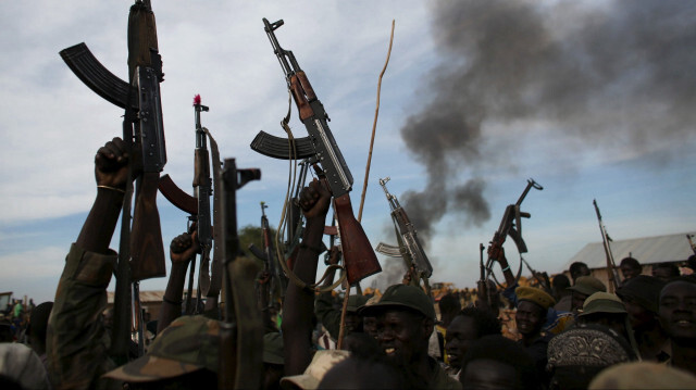Sudan Savunma Bakanlığı, emekli askeri personeli silahlanmaya çağırdı.