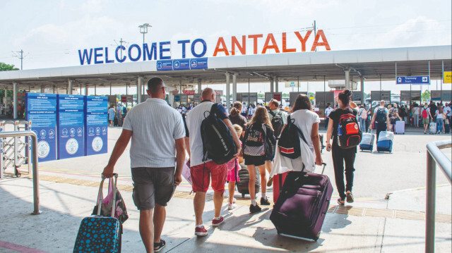 Turist sayısında yüzde 27,5 artış yaşandı.