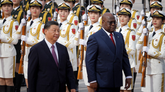 Le Président de la République démocratique du Congo, Félix Tshisekedi (D), et son homologue chinois, Xi Jinping, assistant à une cérémonie de bienvenue au Grand Hall du Peuple à Pékin, le 26 mai 2023. Crédit Photo: THOMAS PETER / POOL / AFP

