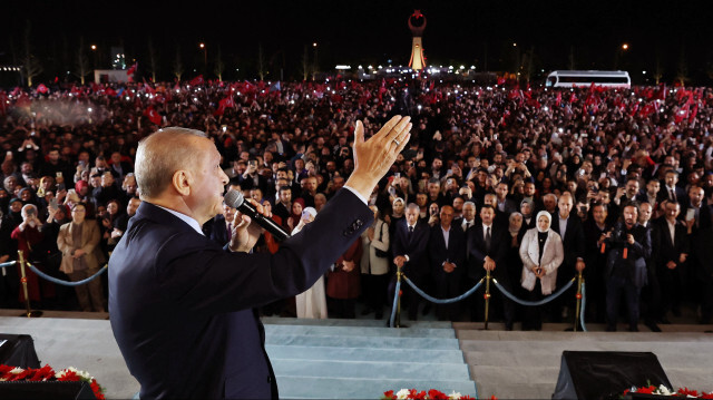 Le Président turc, Recep Tayyip Erdoğan, s'est adressé aux citoyens dans le complexe présidentiel après le second tour de l'élection présidentielle. Crédit photo: AA