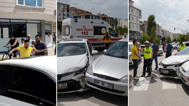 Aksaray'da bir vatandaş, eşi kaza yaptıktan sonra otomobilini tekmeledi.